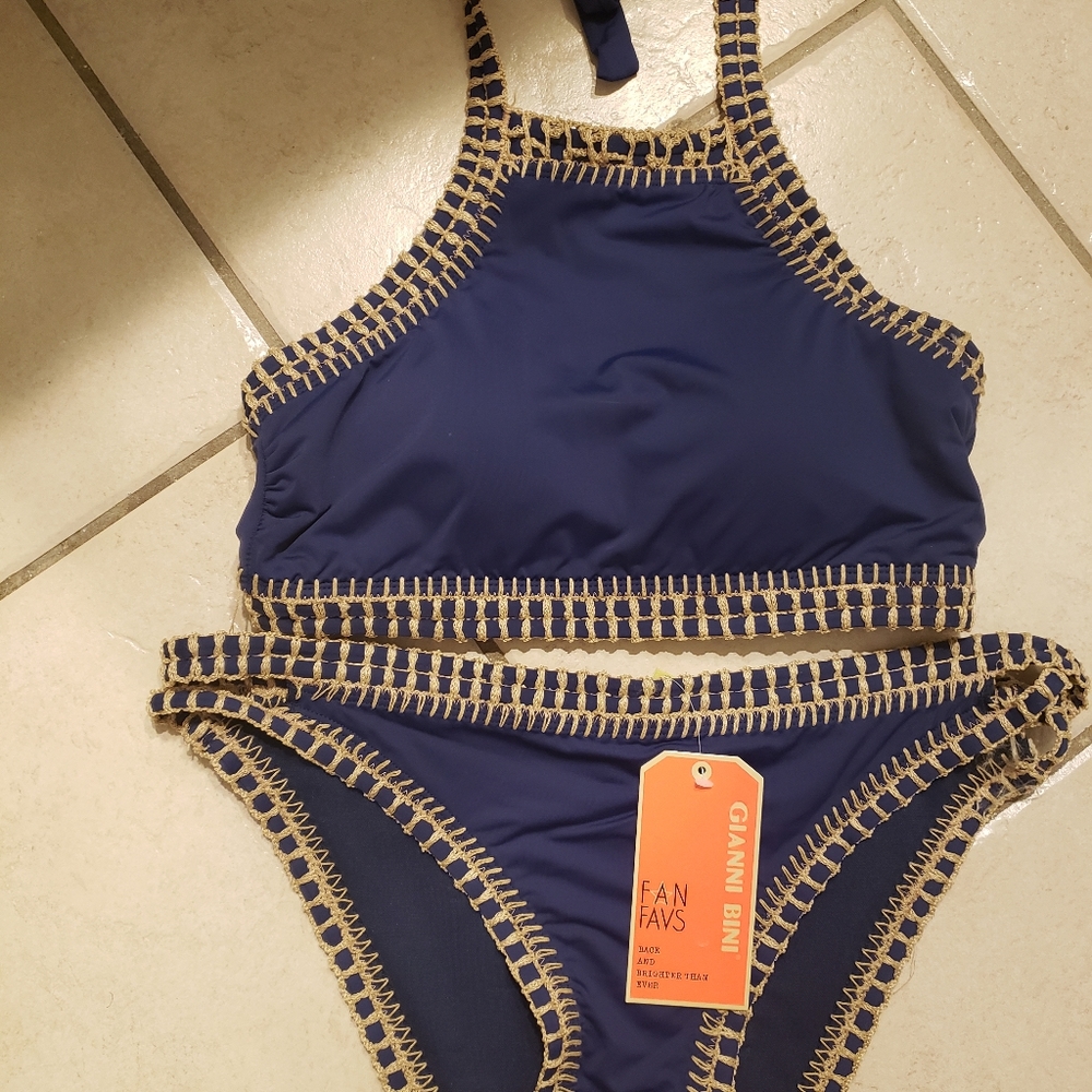 Super cute 2 piece swimsuit 👙